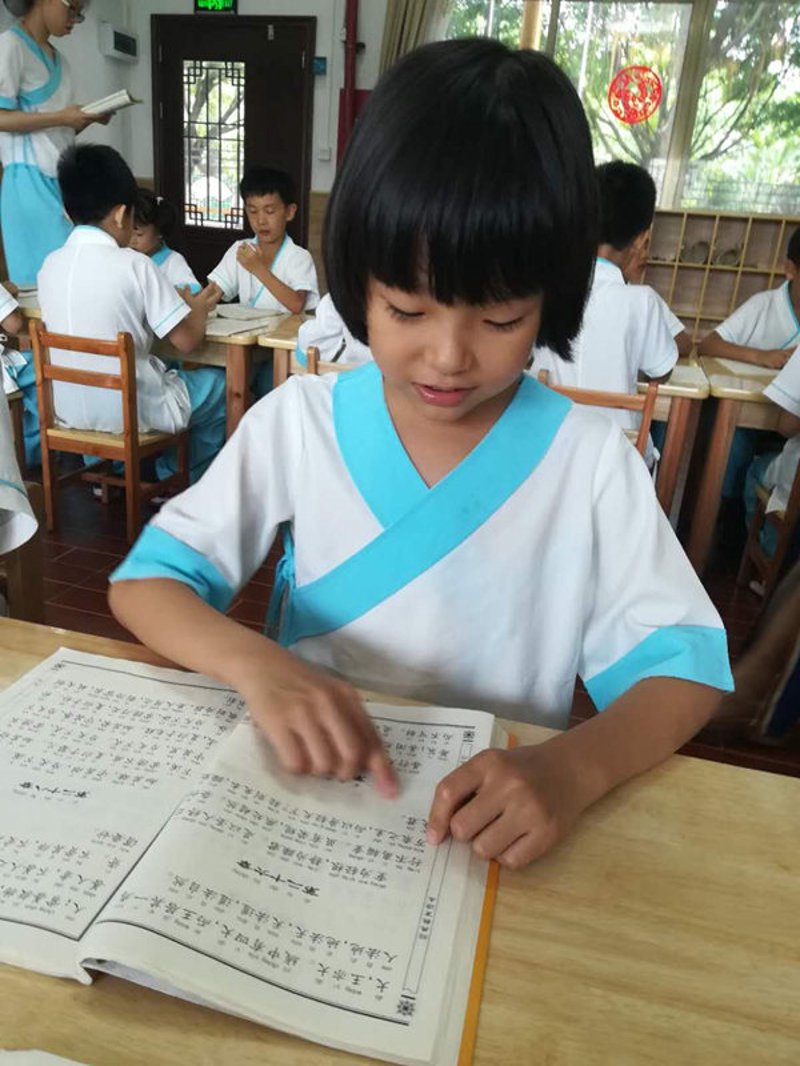 经典诵读，传承文化：两款少儿读物对比评测